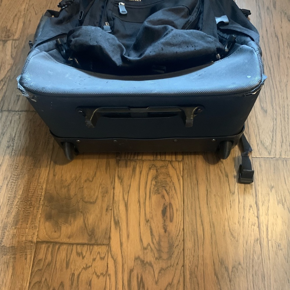 Rei CoOp Rolling Duffel Suitcase Luggage Travel Bag … Gem